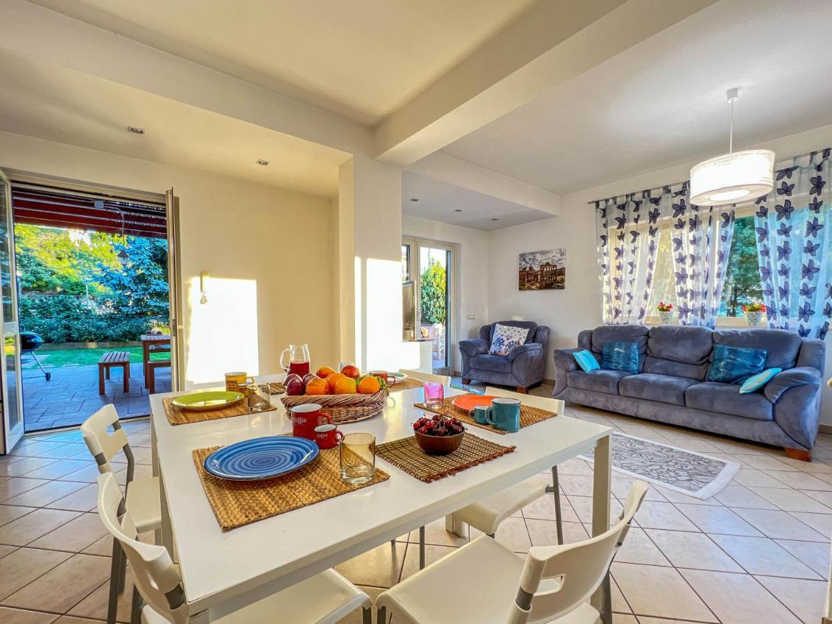 Livingapple Apartment Scauri  Exterior photo