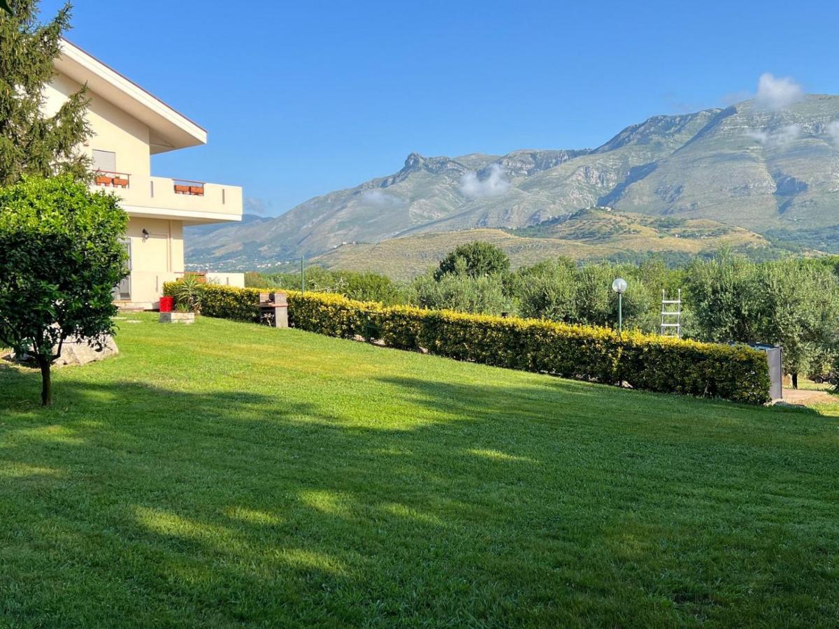 Livingapple Apartment Scauri  Exterior photo
