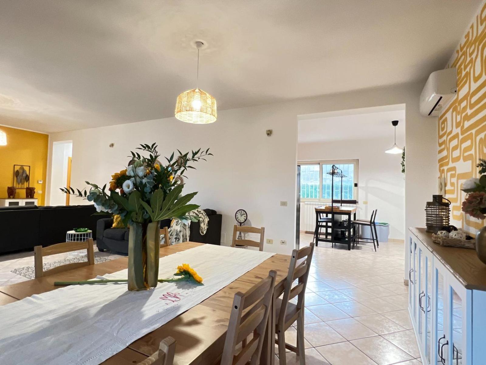 Livingapple Apartment Scauri  Exterior photo